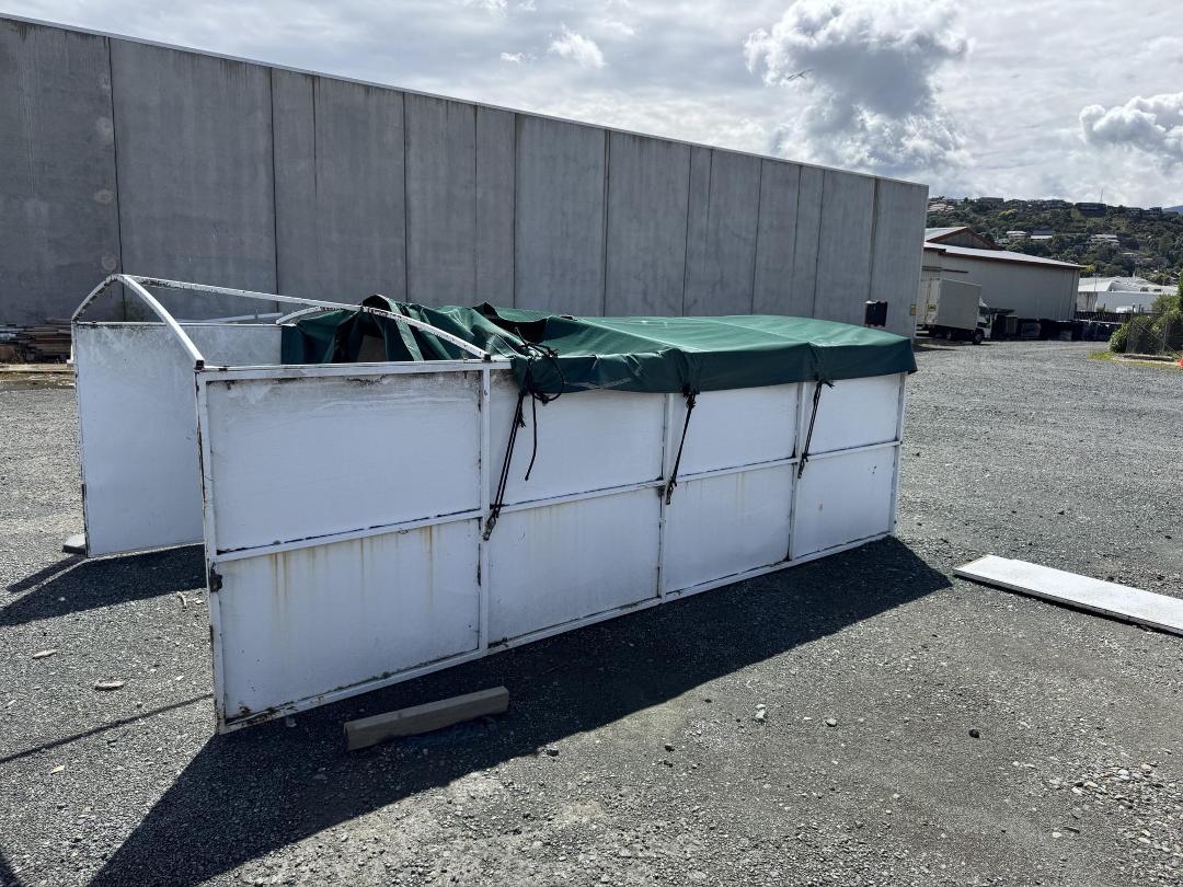 Photo '34' of Isuzu Forward FLAT DECK Flat Deck