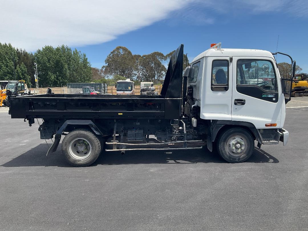 Photo '3' of Isuzu Forward Tipper Photo '3' of Isuzu Forward Tipper