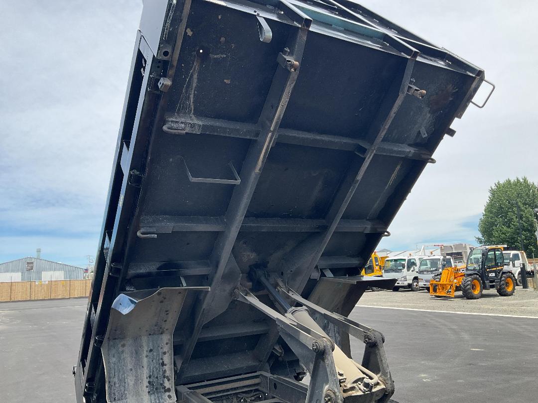 Photo '22' of Isuzu Forward Tipper Photo '22' of Isuzu Forward Tipper