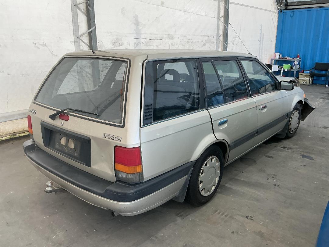 Photo '18' of Mazda 323 GLX