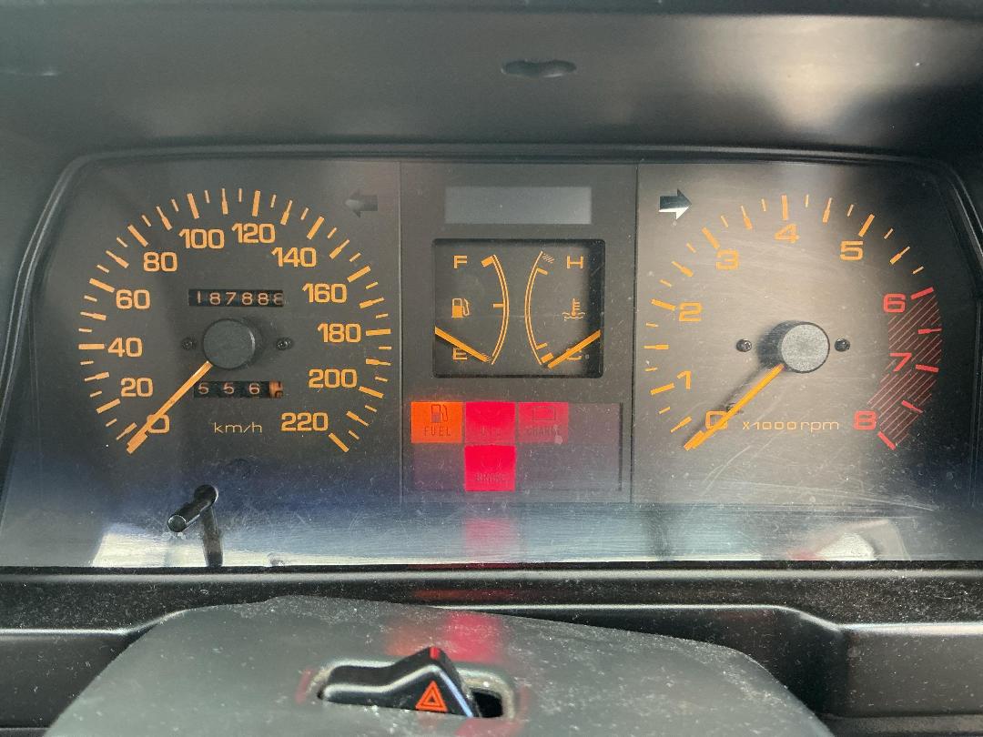 Photo '27' of Mazda 323 GLX