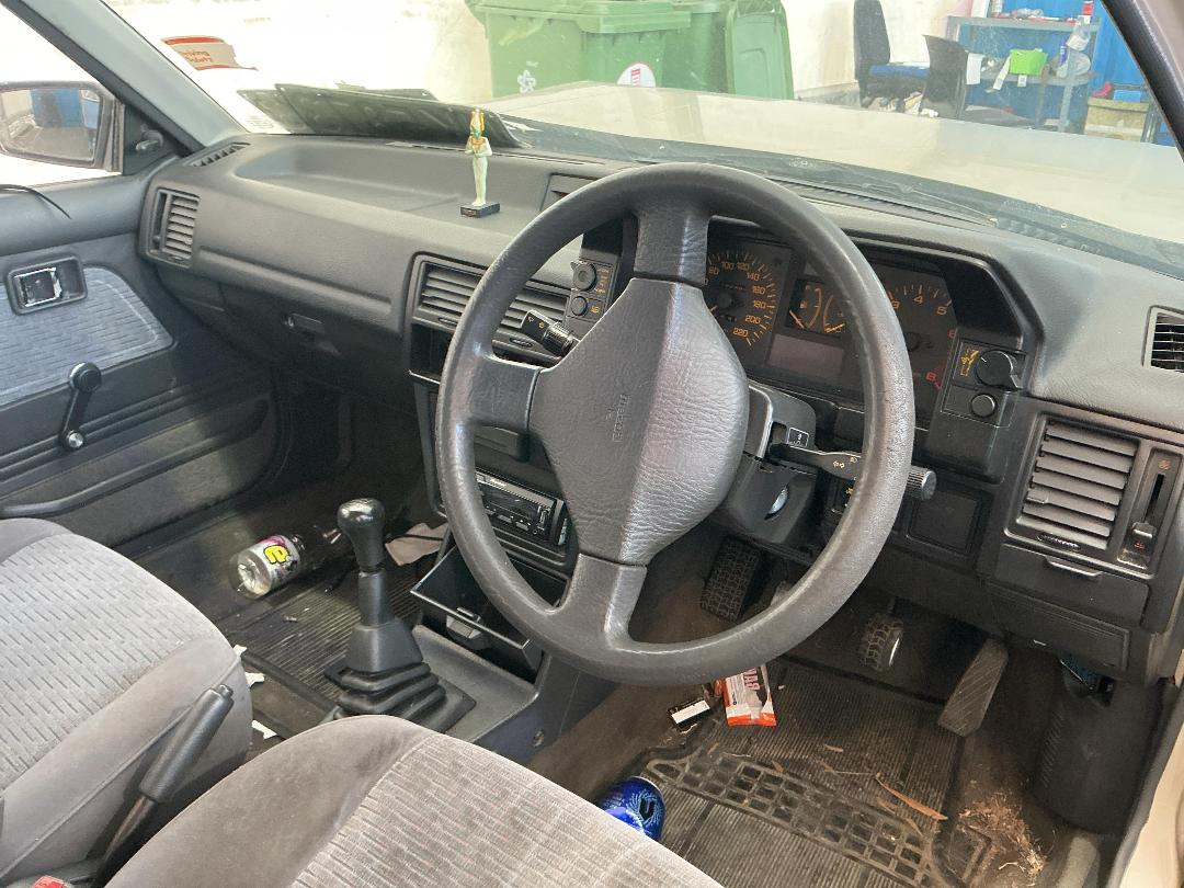 Photo '24' of Mazda 323 GLX