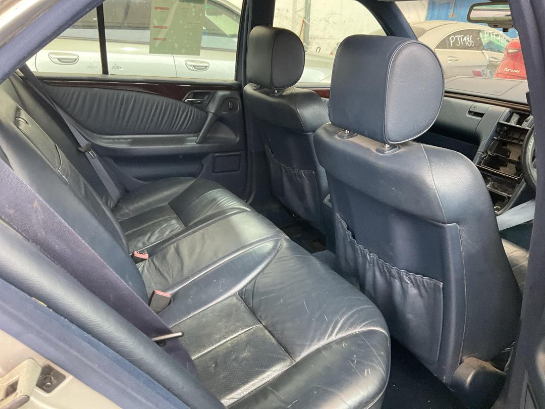 Photo '6' of Mercedes-Benz E200