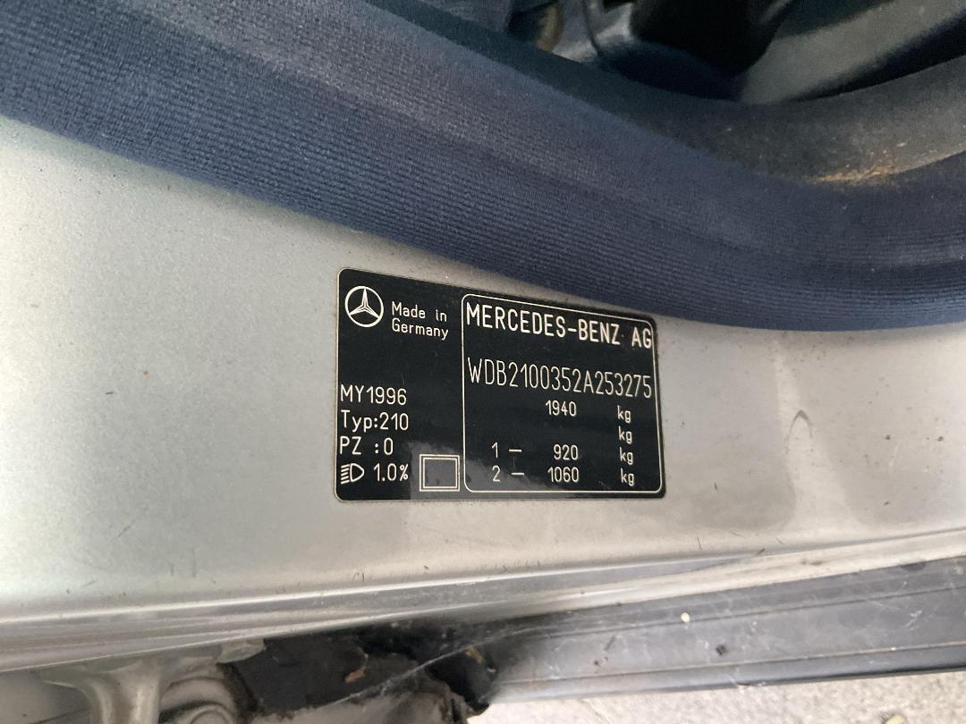 Photo '9' of Mercedes-Benz E200