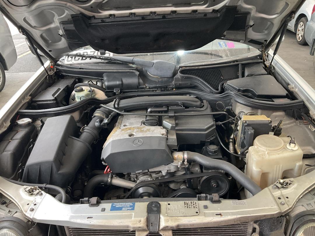 Photo '10' of Mercedes-Benz E200