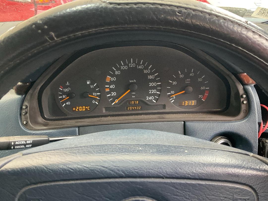 Photo '12' of Mercedes-Benz E200