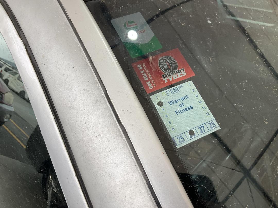 Photo '16' of Mercedes-Benz E200