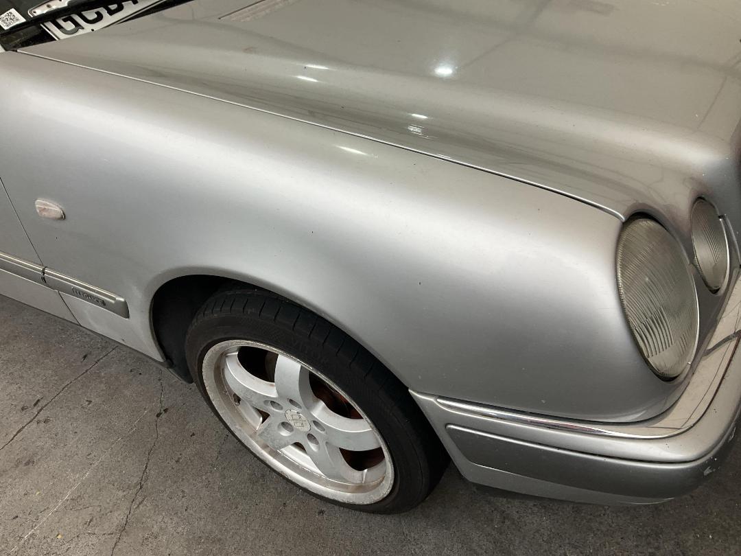 Photo '18' of Mercedes-Benz E200