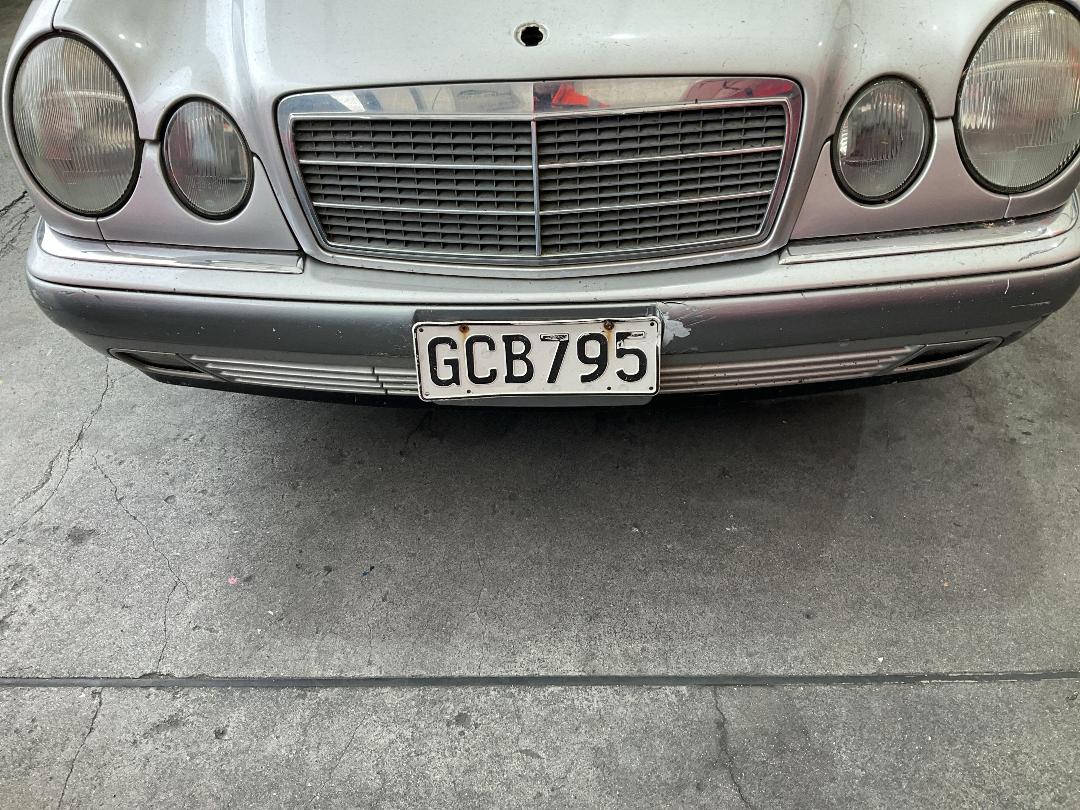 Photo '20' of Mercedes-Benz E200