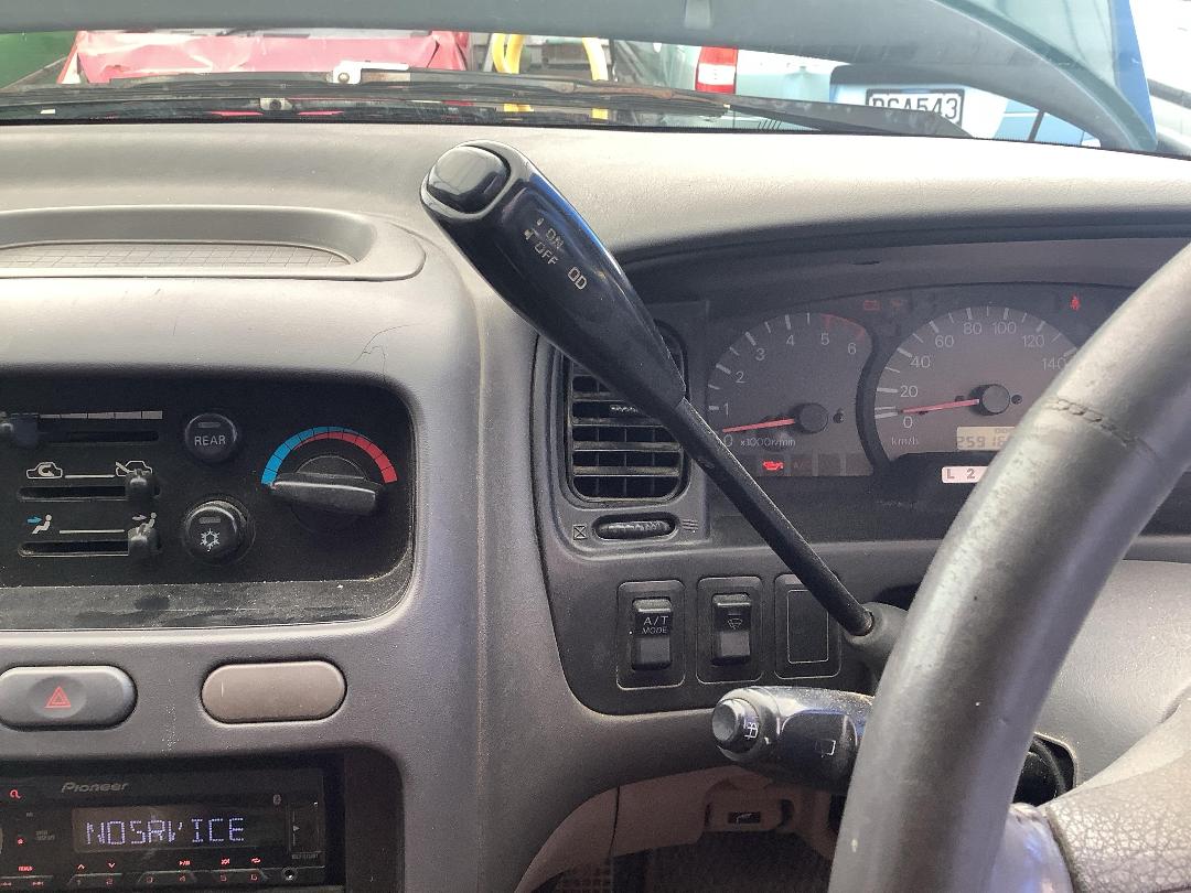 Photo '17' of Mitsubishi Delica Space Gear Photo '17' of Mitsubishi Delica Space Gear