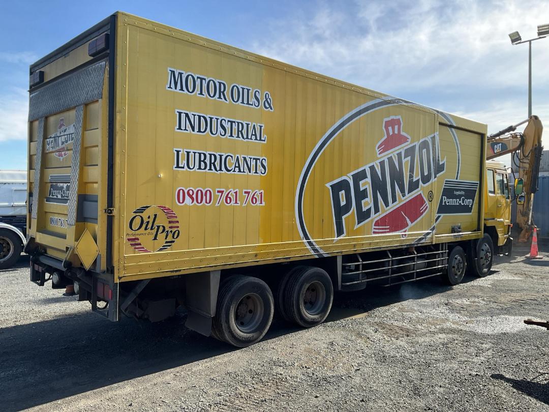 Photo '4' of Mitsubishi Fuso FS410US Curtainsider