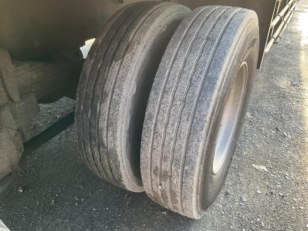 Photo '44' of Mitsubishi Fuso FS410US Curtainsider