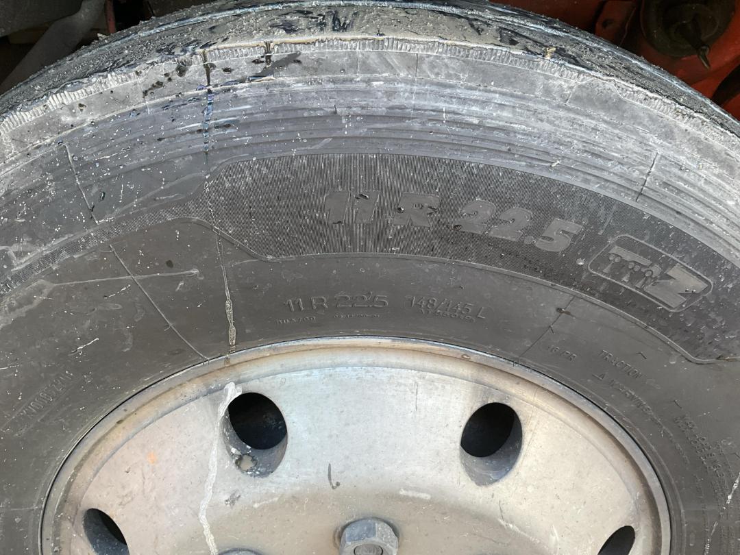 Photo '41' of Mitsubishi Fuso FS410US Curtainsider