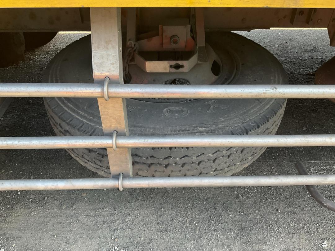 Photo '39' of Mitsubishi Fuso FS410US Curtainsider