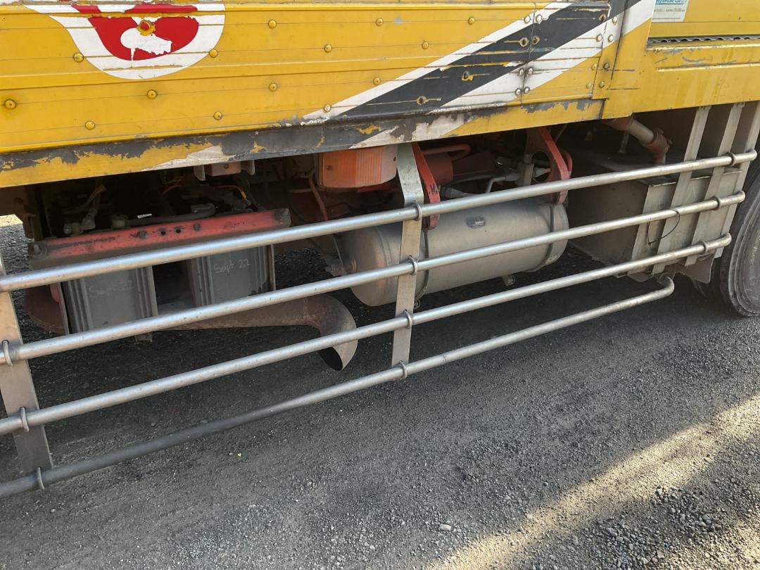 Photo '38' of Mitsubishi Fuso FS410US Curtainsider