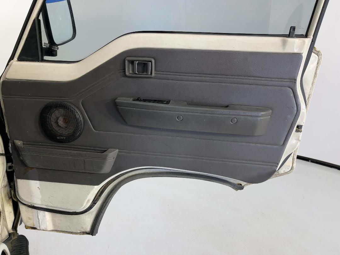 Photo '14' of Nissan Caravan