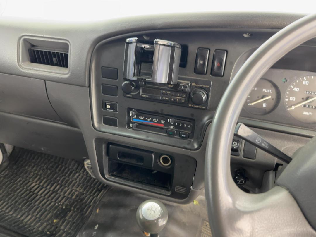 Photo '17' of Nissan Caravan