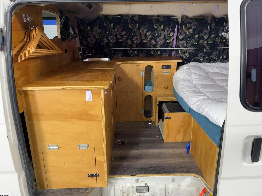 Photo '21' of Nissan Caravan