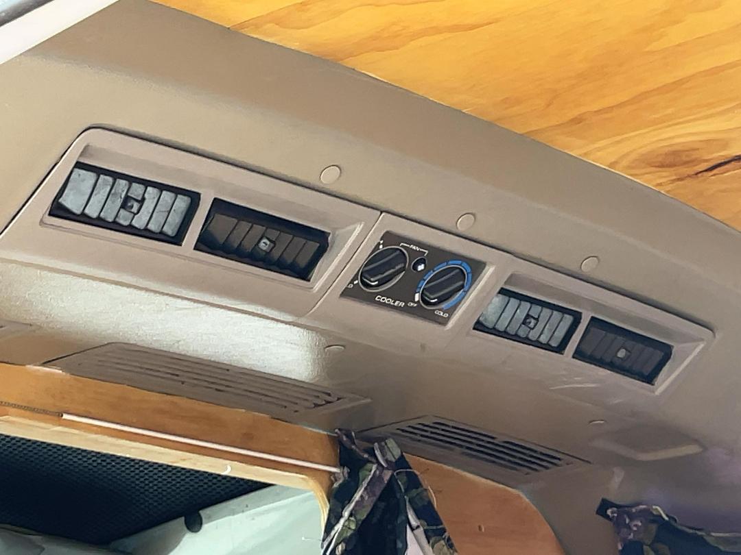 Photo '26' of Nissan Caravan