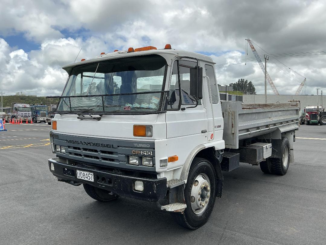 Photo '10' of Nissan Diesel CP210 SWB 10SPD 4X2 Tipper