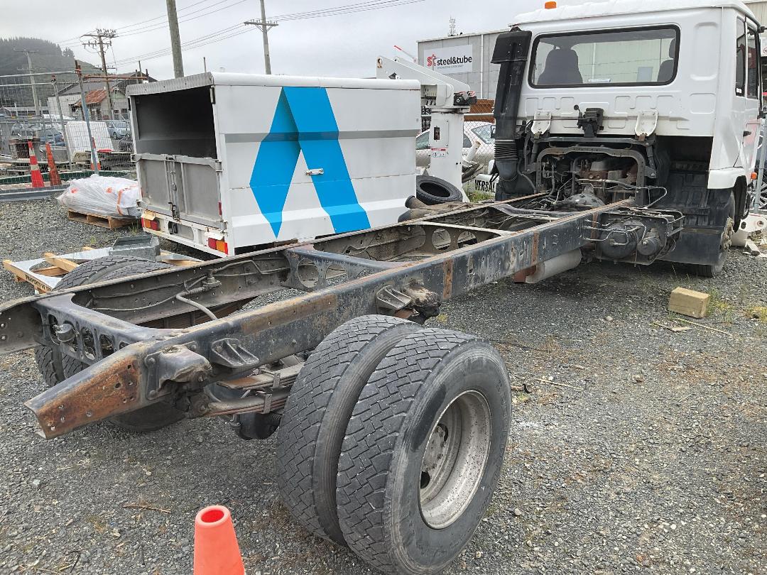 Photo '6' of Nissan Diesel MK205 4X2 Cab Chassis