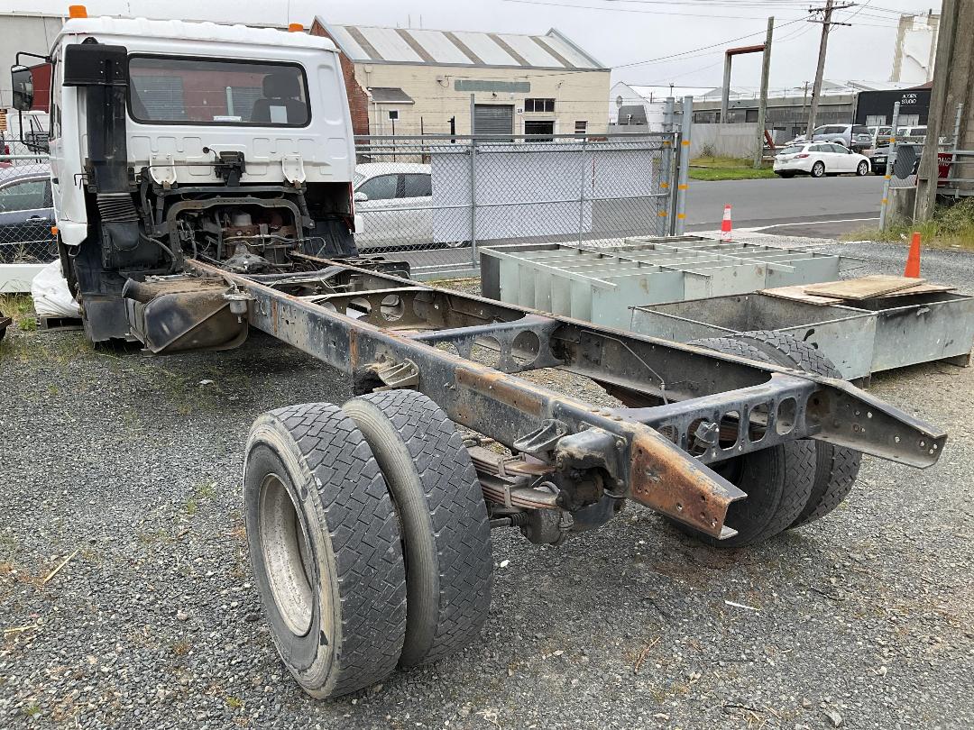Photo '9' of Nissan Diesel MK205 4X2 Cab Chassis