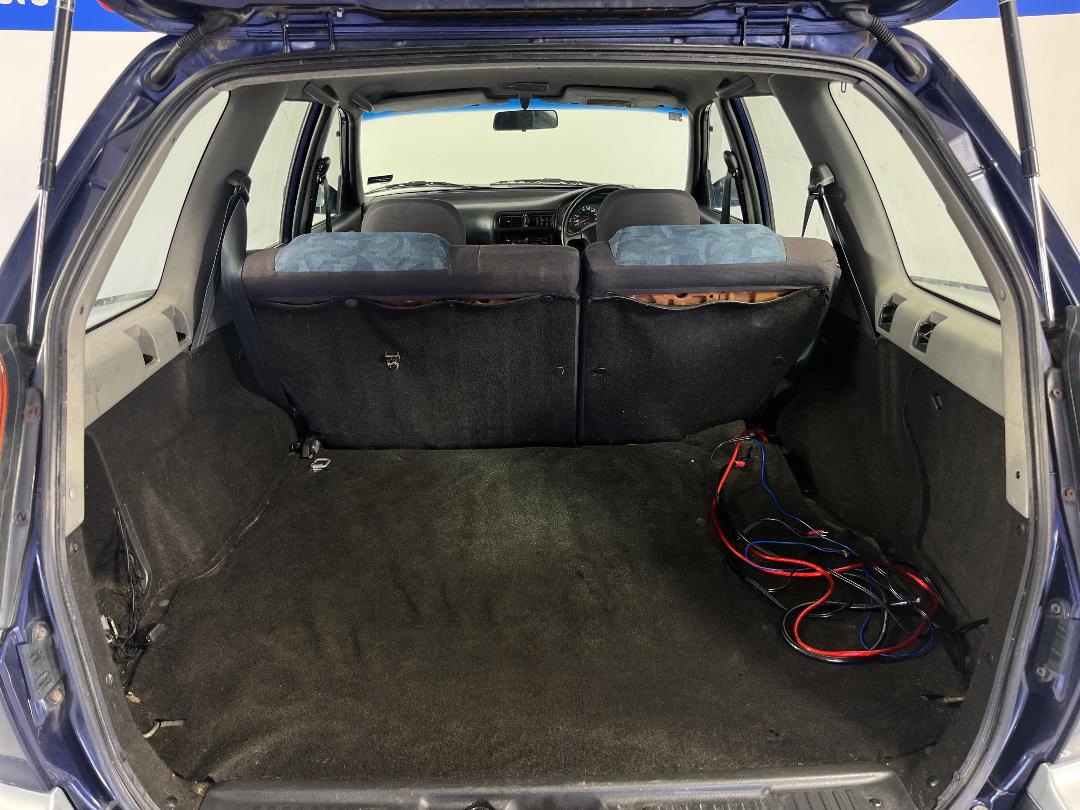 Photo '14' of Nissan Wingroad