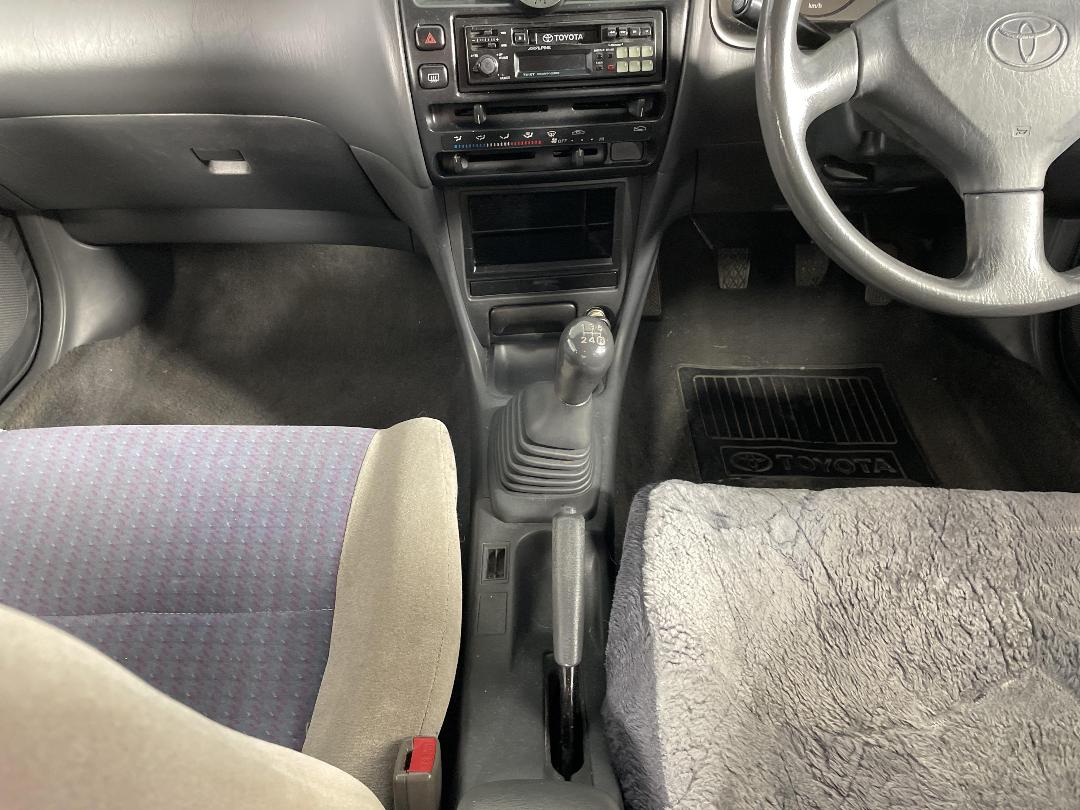 Photo '18' of Toyota Corolla