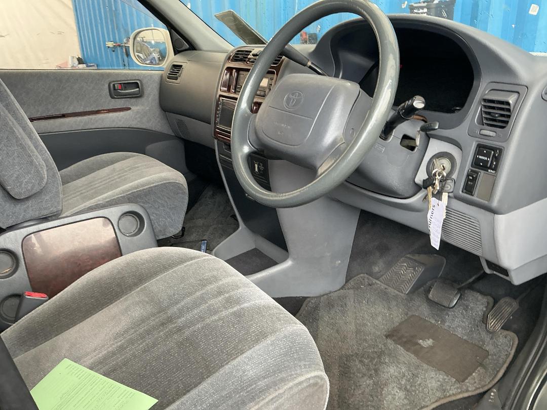 Photo '11' of Toyota Granvia Photo '11' of Toyota Granvia