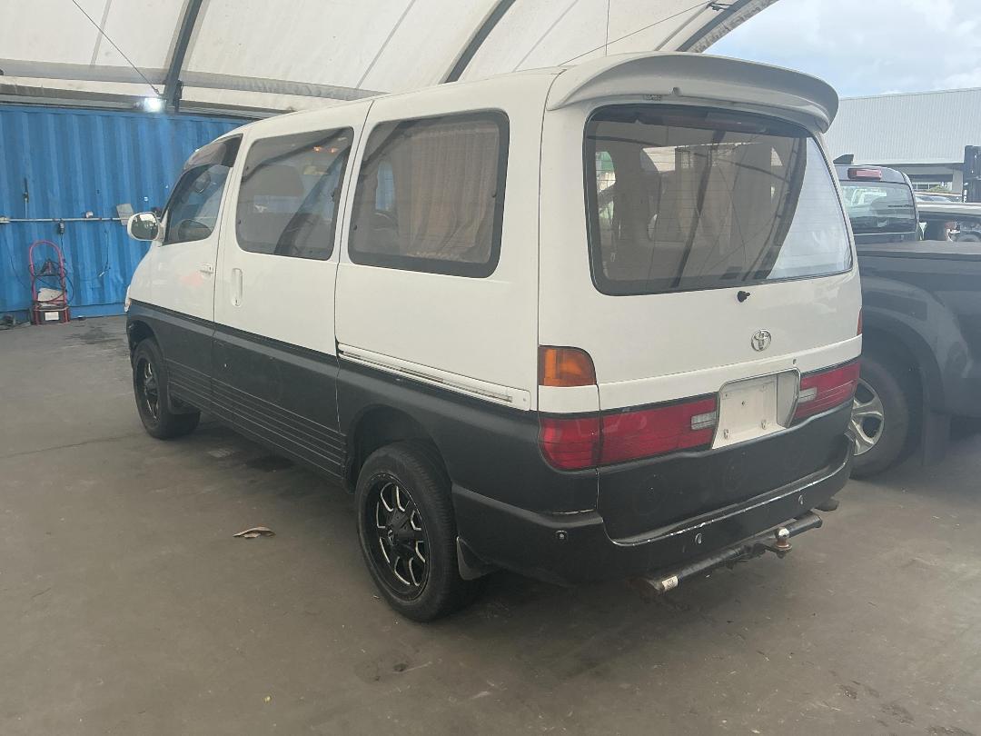 Photo '4' of Toyota Granvia Photo '4' of Toyota Granvia