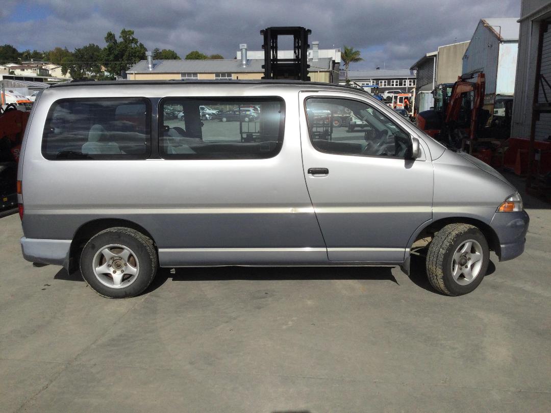 Photo '8' of Toyota Granvia Photo '8' of Toyota Granvia