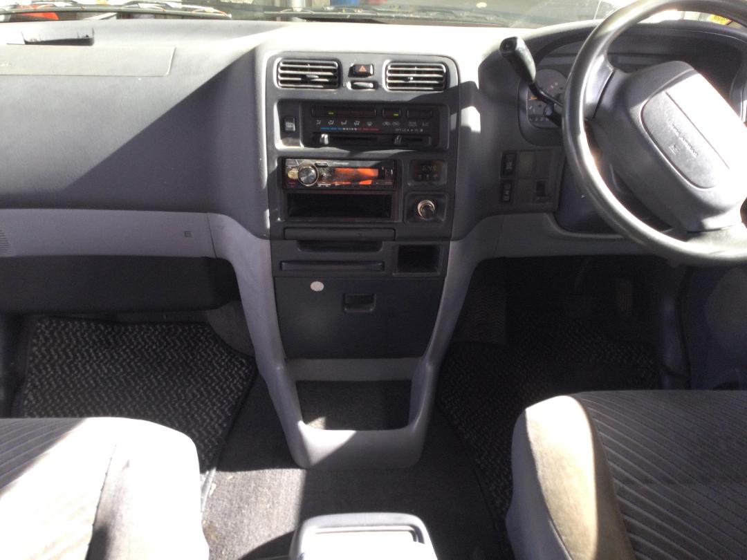 Photo '16' of Toyota Granvia Photo '16' of Toyota Granvia