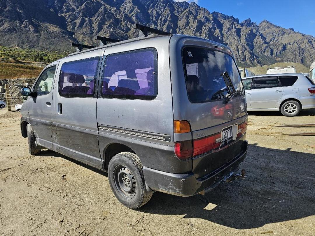 Photo '5' of Toyota Granvia 3.0D