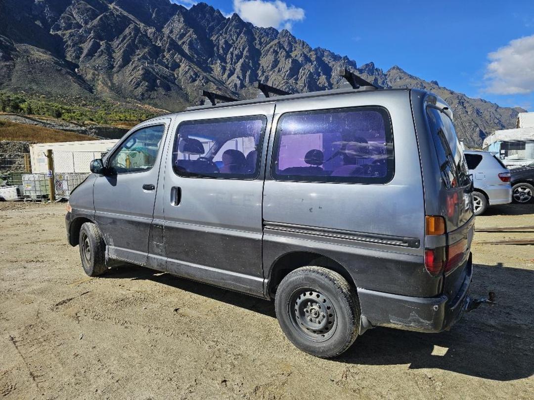 Photo '6' of Toyota Granvia 3.0D