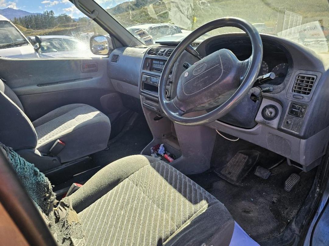 Photo '11' of Toyota Granvia 3.0D