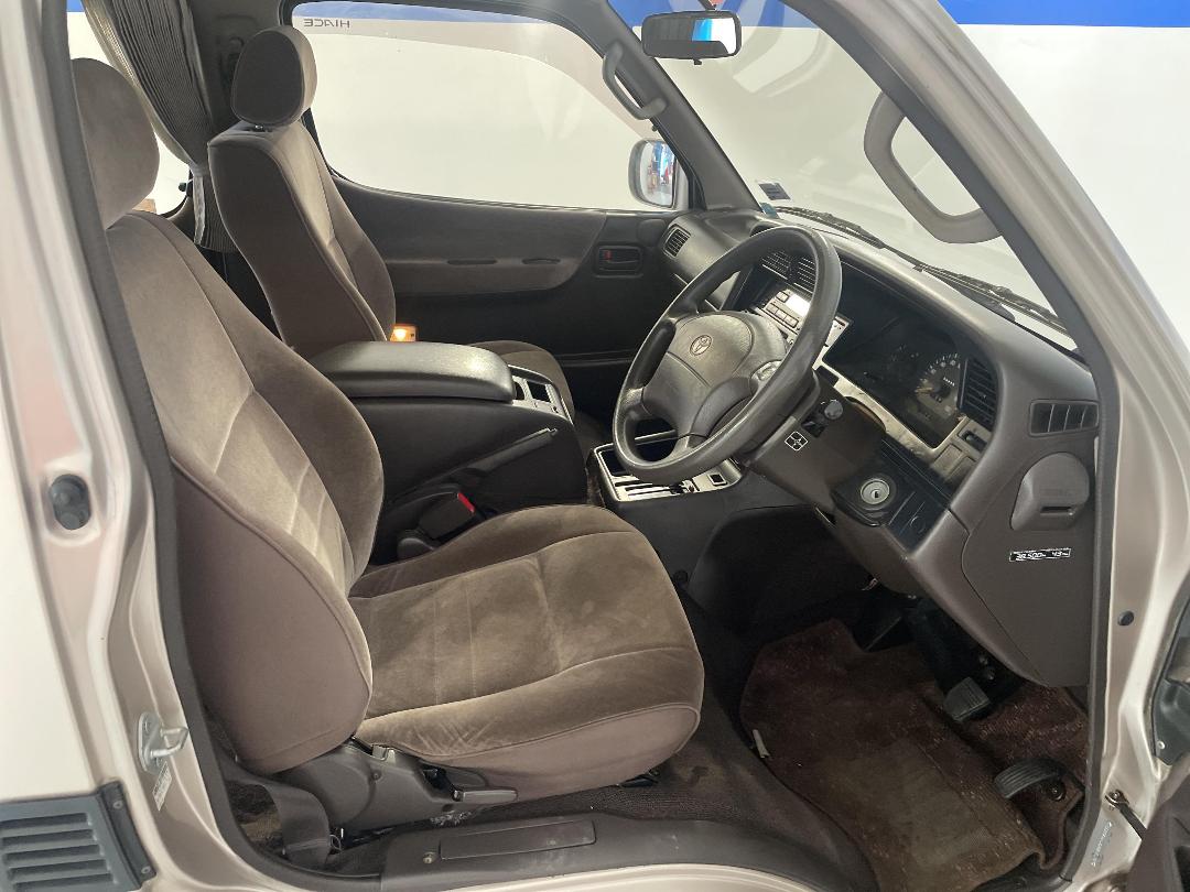 Photo '16' of Toyota Hiace