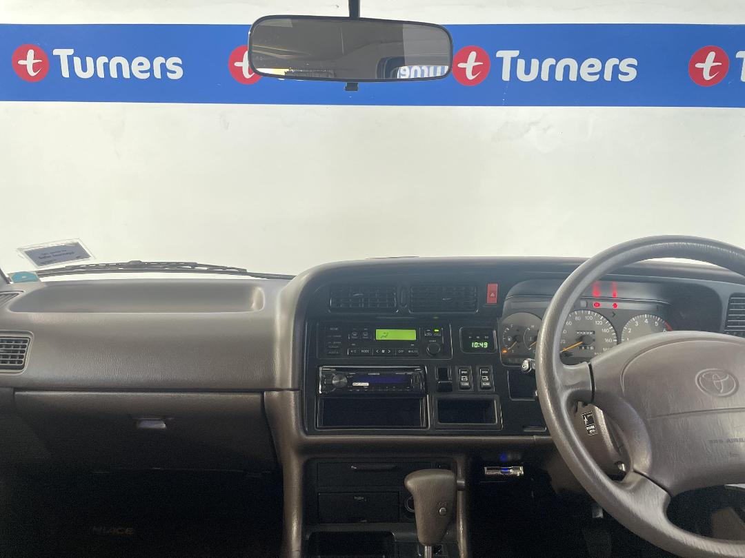 Photo '17' of Toyota Hiace