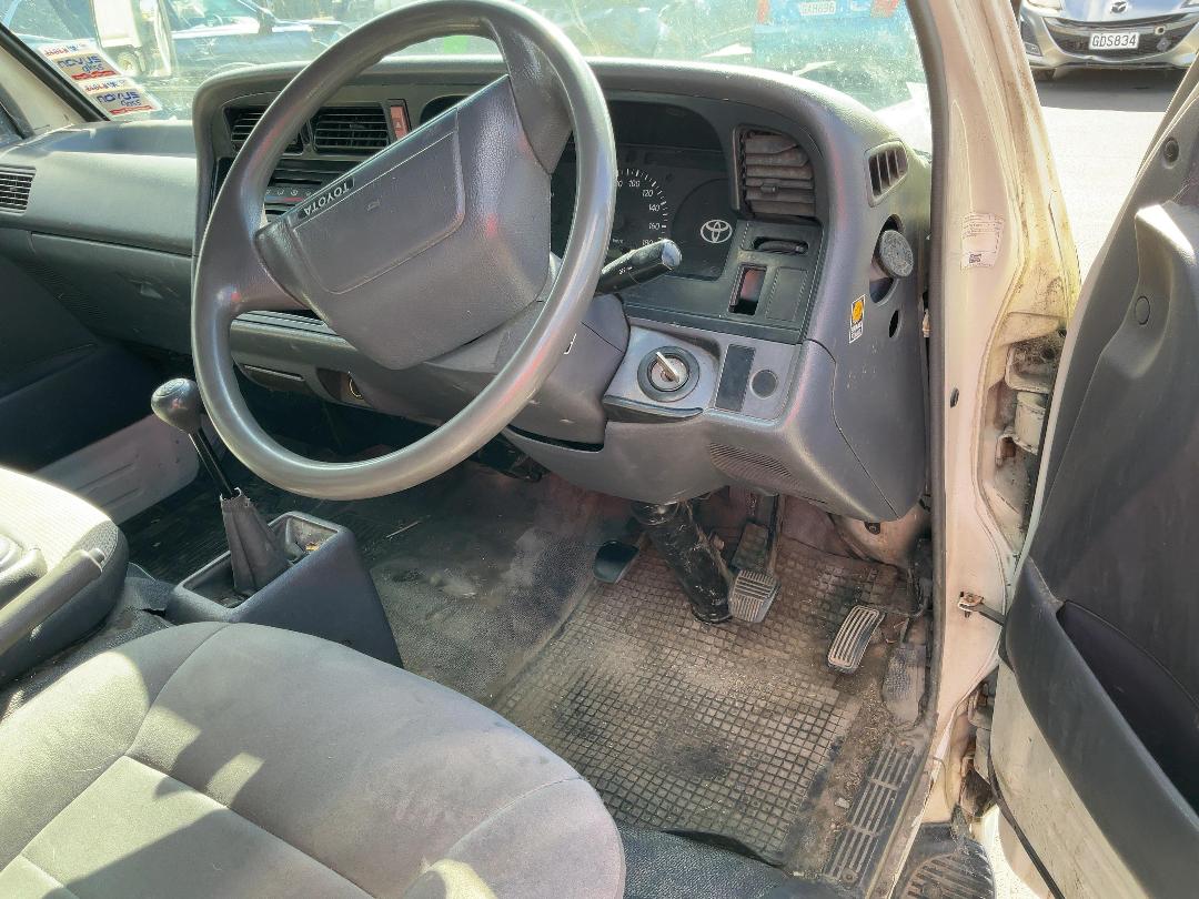 Photo '8' of Toyota Hiace