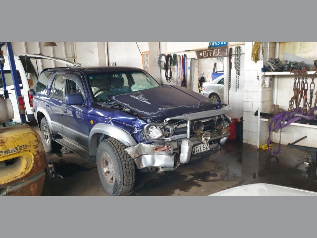 Photo '3' of Toyota Hilux Surf Photo '3' of Toyota Hilux Surf