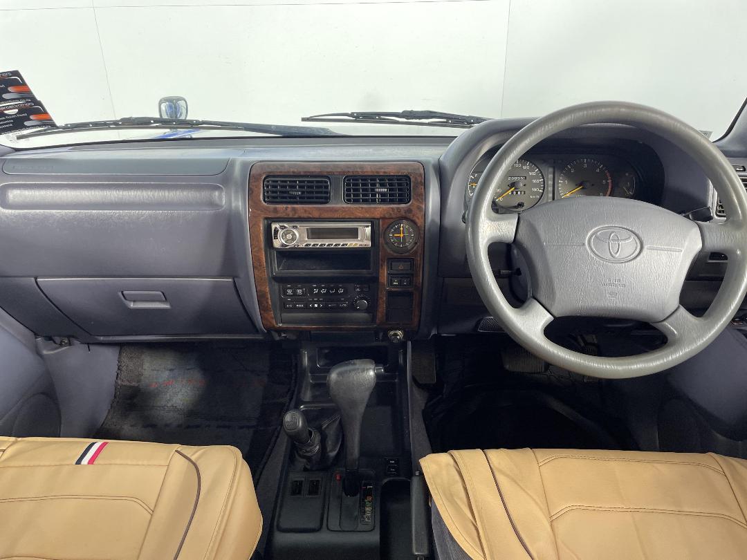 Photo '18' of Toyota Landcruiser Prado