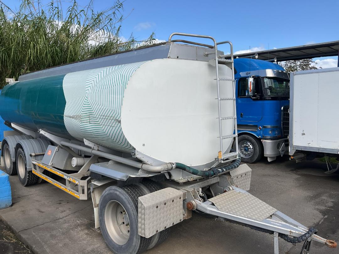 Photo '3' of TRAILER FUELQUIP DOG Tanker Trailer Full Photo '3' of TRAILER FUELQUIP DOG Tanker Trailer Full