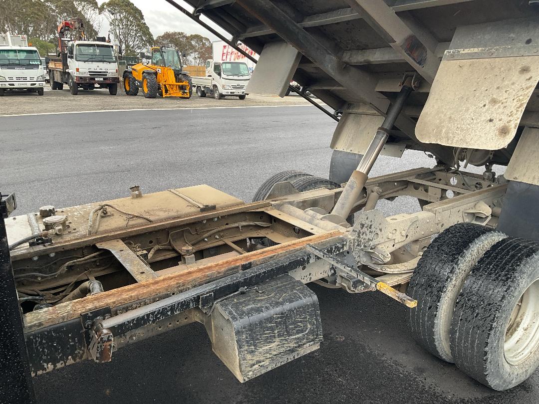 Photo '29' of Isuzu ELF 450 Tipper