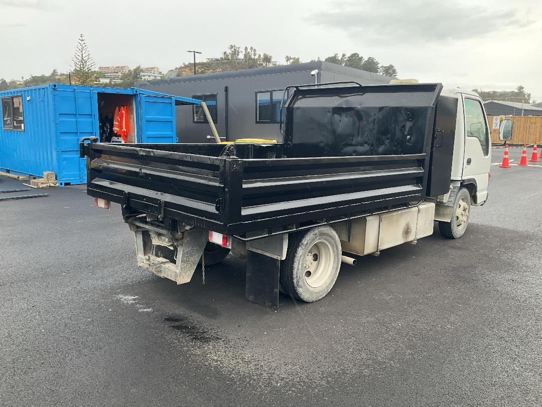 Photo '5' of Isuzu ELF 450 Tipper