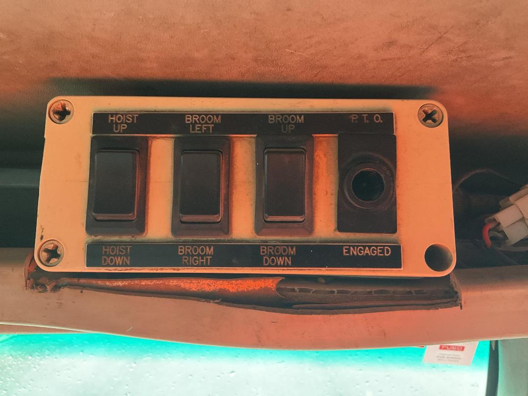 Photo '25' of Isuzu ELF 450 Tipper