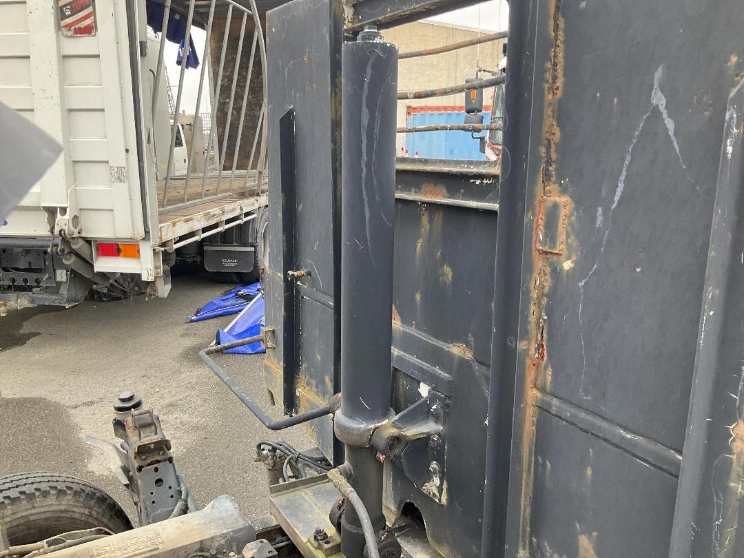 Photo '27' of Isuzu N SERIES 100P NPR350 Tipper