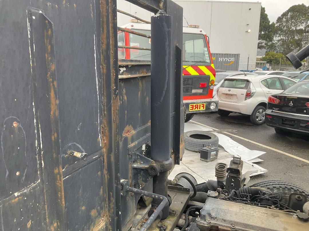 Photo '30' of Isuzu N SERIES 100P NPR350 Tipper