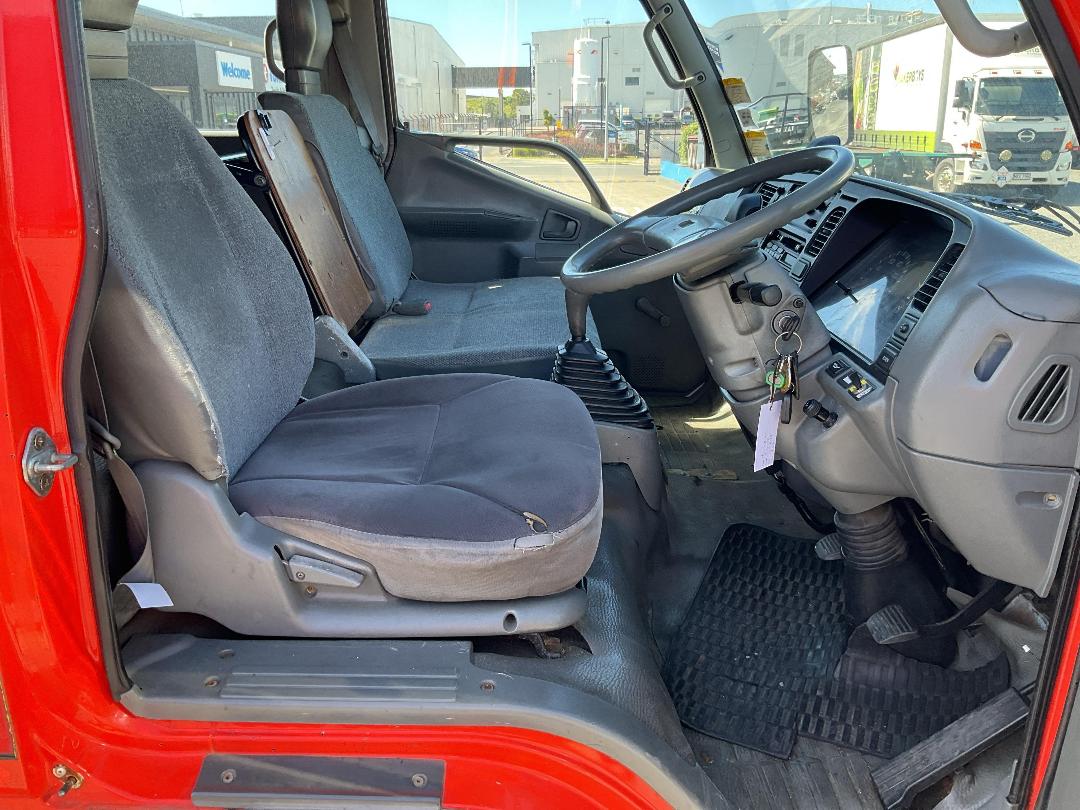 Photo '12' of Mitsubishi Canter 3.5T D/CAB Fire Appliance Photo '12' of Mitsubishi Canter 3.5T D/CAB Fire Appliance