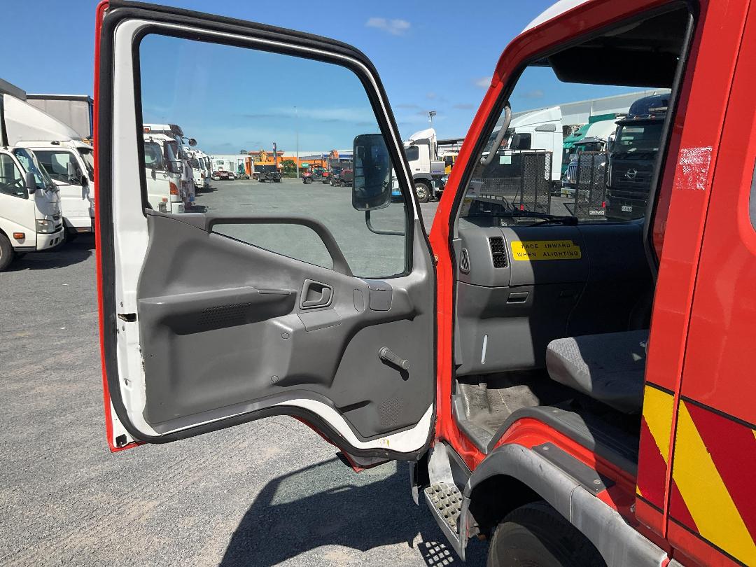 Photo '20' of Mitsubishi Canter 3.5T D/CAB Fire Appliance Photo '20' of Mitsubishi Canter 3.5T D/CAB Fire Appliance