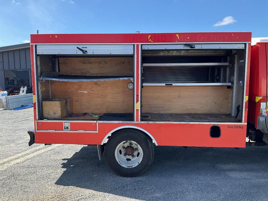 Photo '28' of Mitsubishi Canter 3.5T D/CAB Fire Appliance Photo '28' of Mitsubishi Canter 3.5T D/CAB Fire Appliance