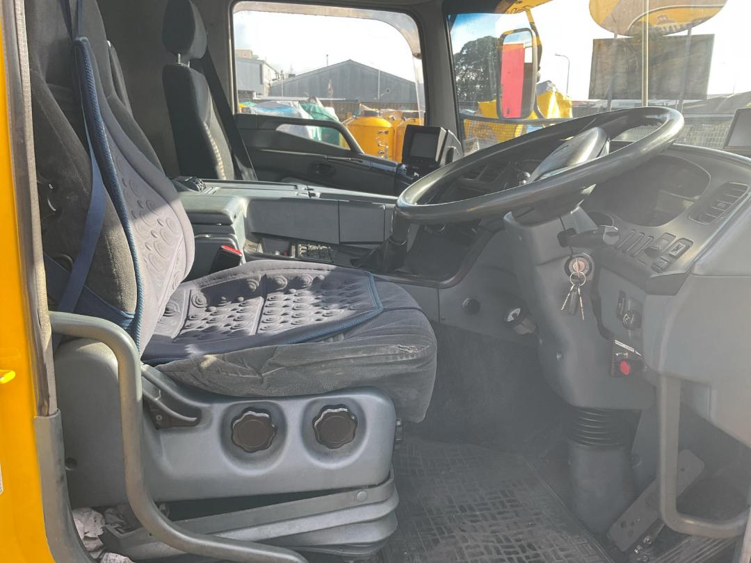 Photo '13' of Mitsubishi Fuso FS517 Curtainsider